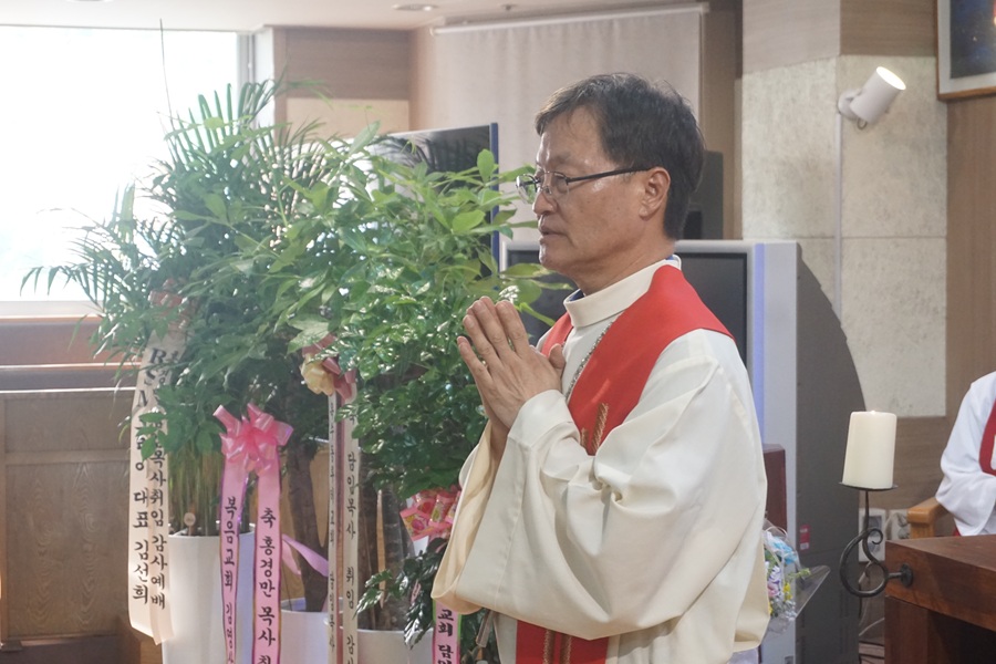 20250831_홍경만 목사 청담교회 담임목사 취임 감사예배 (14).JPG